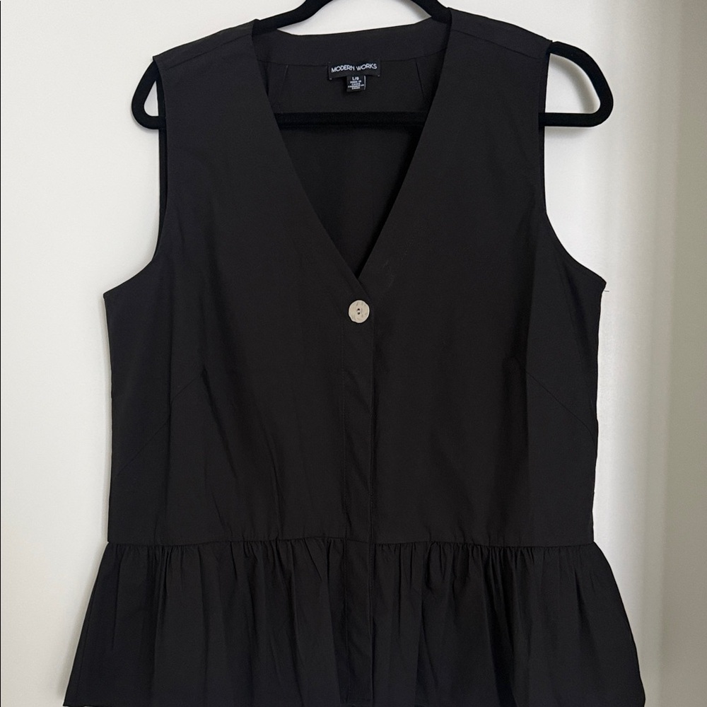 Elegant Black Sleeveless Blouse